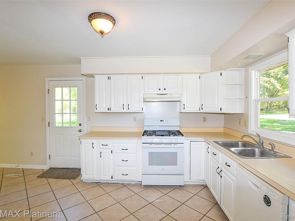 2471 Moore Pl, photo 12