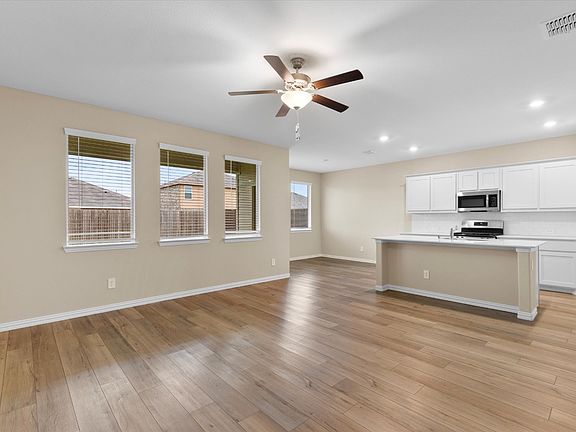 4th image of 1213 Acacia Dr