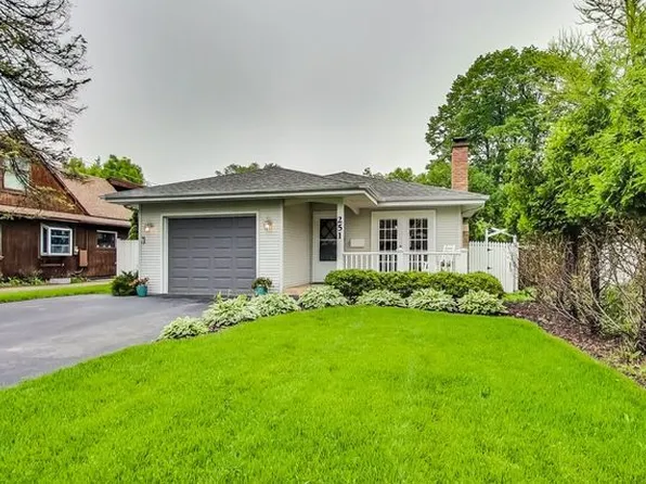 251 Latrobe Ave, Northfield, IL 60093