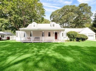 82 Wampanoag Cir, North Kingstown, RI 02852