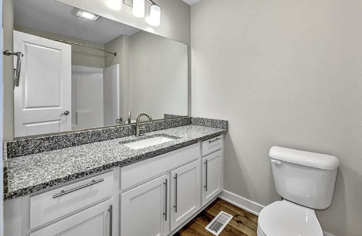 3 bed, 2.5 bath, 1667 sqft, $2,100 — Photo 2