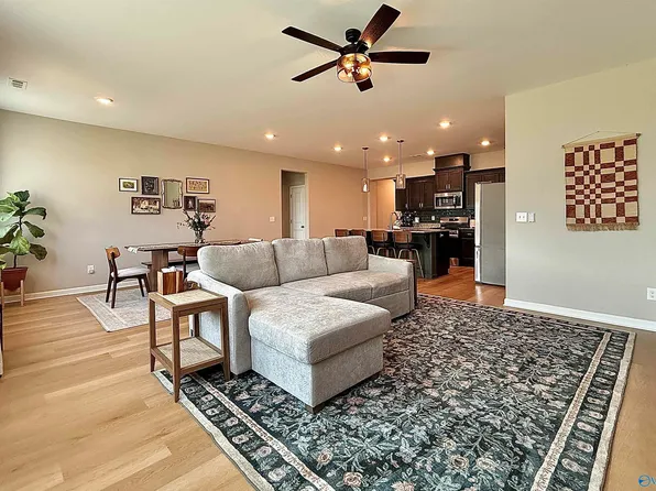 124 Harvest Moon Dr, Harvest, AL 35749