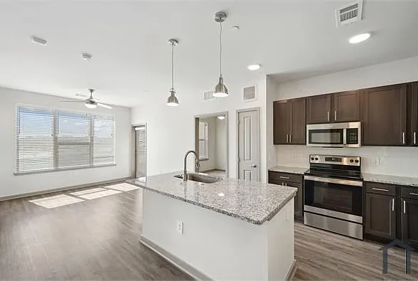 651 E Finley Blvd — Photo 4