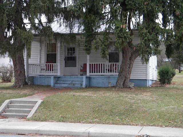 1st image of 402 Henry St