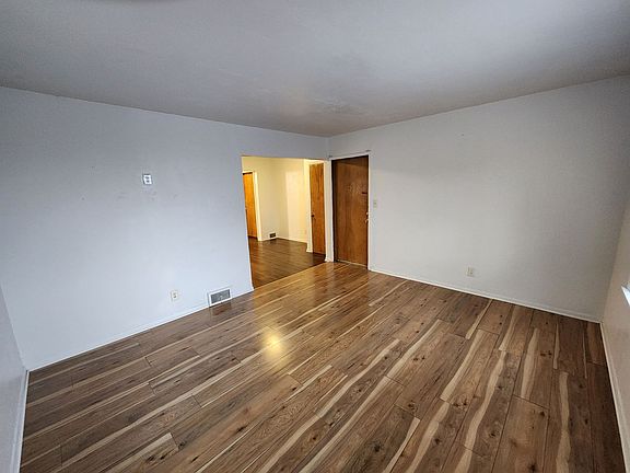 3rd image of 1324 E 10th St APT 5