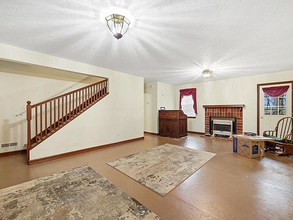 5th image of 61 Hillandale Dr