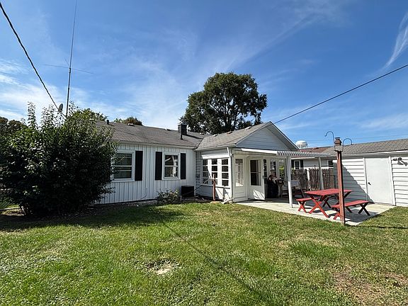 4th image of 9 S Midland Ave