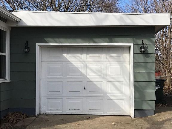 2nd image of 150 W Light St