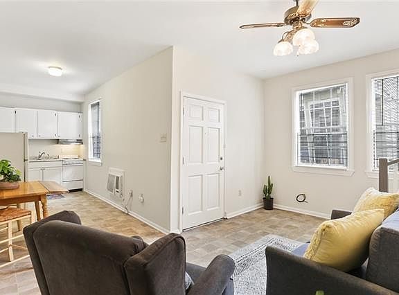 4th image of 1204 1/2 Marengo St