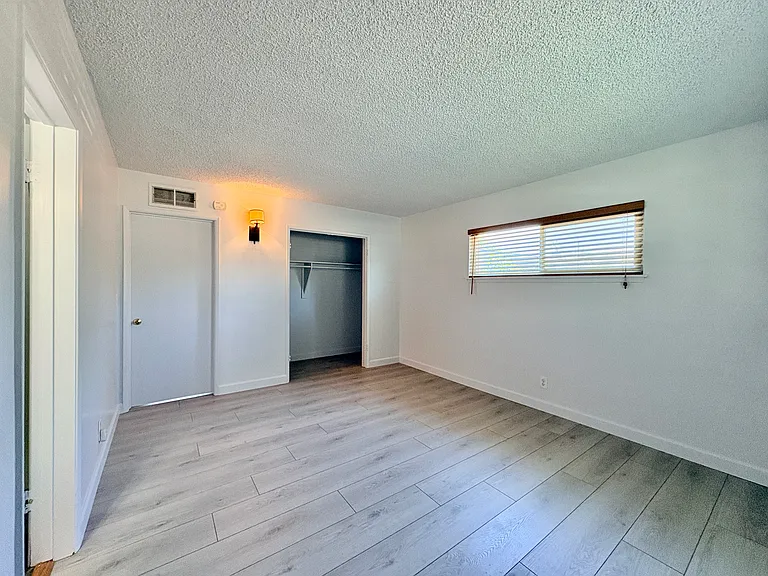 637 Geneva Ave — Photo 15
