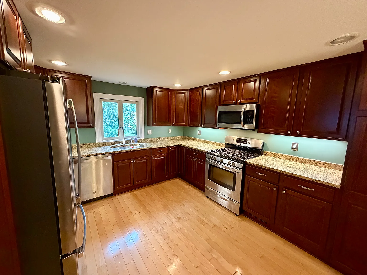 3 bed, 1533 sqft, $2,800 — Photo 3