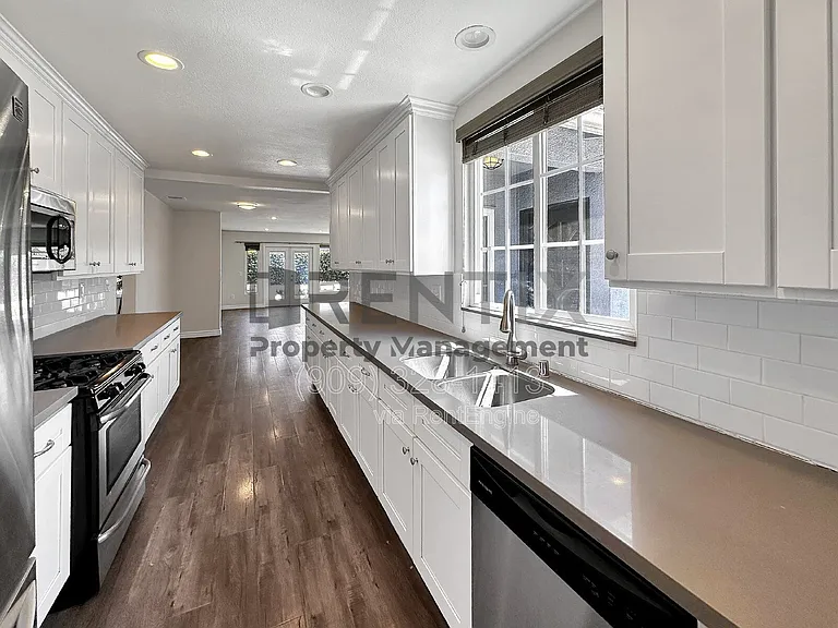 938 W Berkeley Ct — Photo 24