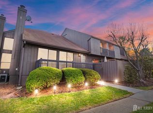 100 Westgate Dr, Edison, NJ