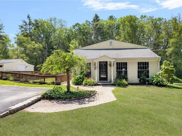 88 Lake View Dr, Glocester, RI 02814