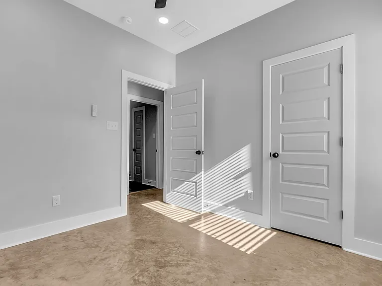 2132 Lyon Ave — Photo 14