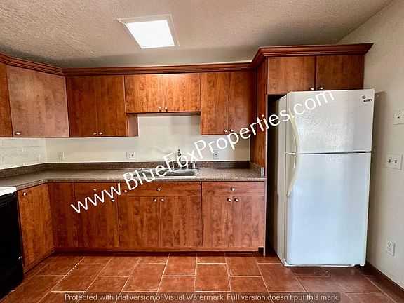 3rd image of 1711 E Calle Salamanca