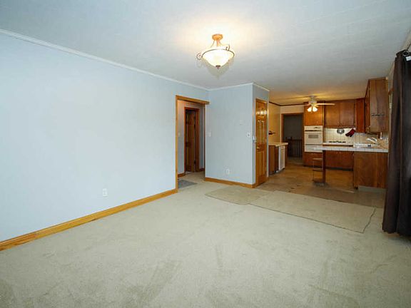 4th image of 239 Hopkins St