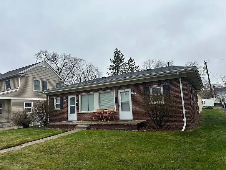 761 Adams St — Photo 1