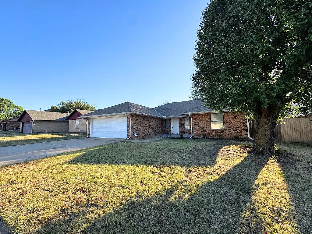 1408 Foxfire St. Moore, OK 73160 — Photo 2