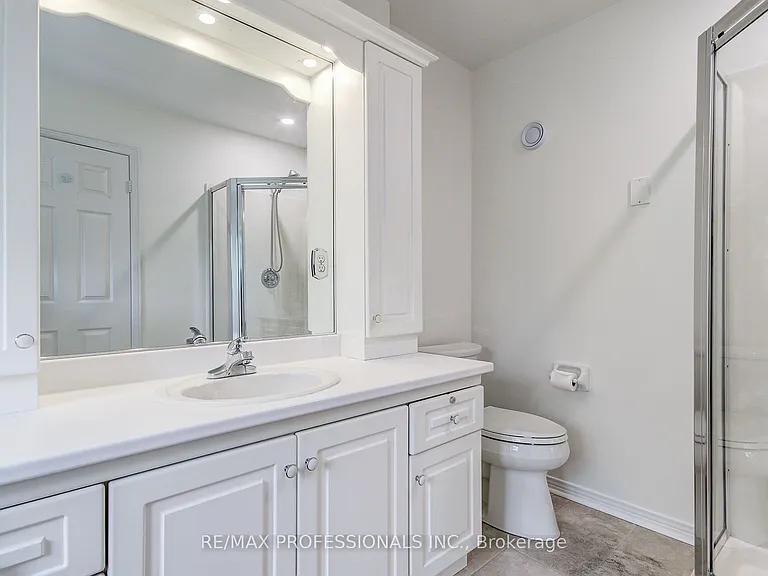 2145 Country Club Dr E #23 — Photo 16