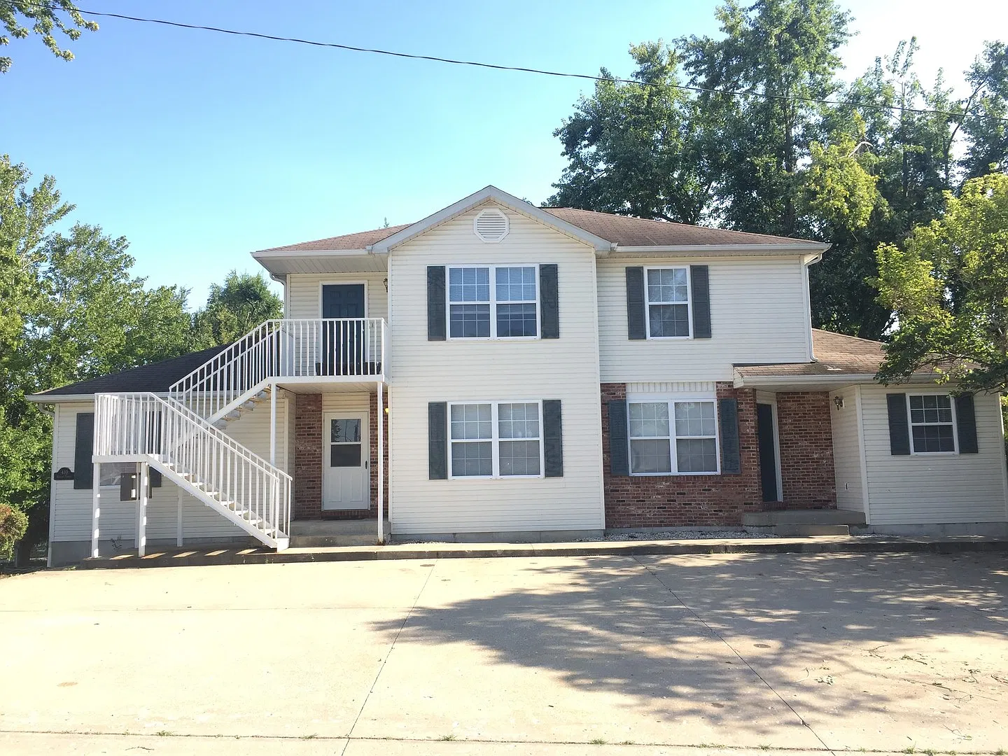 410 Center Ave. — Photo 1