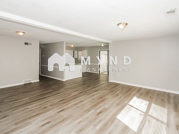 3rd image of 6350 Greenbriar Dr