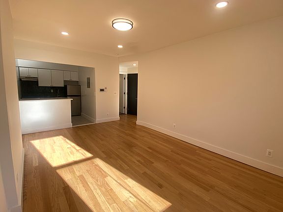 3rd image of 54 W 75th St APT 4B