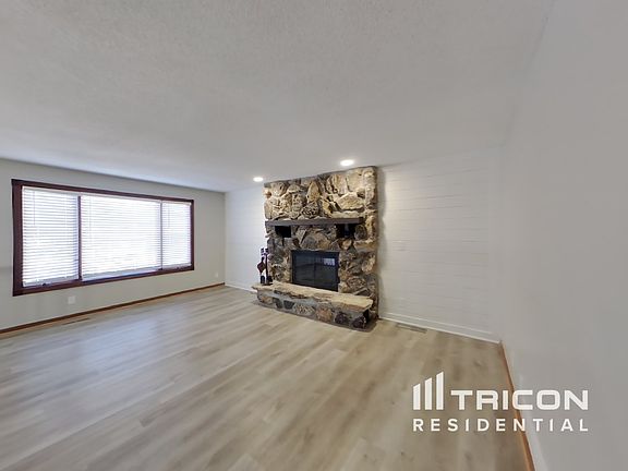 2nd image of 3973 Woodview Dr