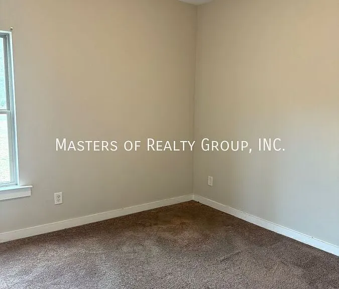401 White Oak Cir — Photo 4