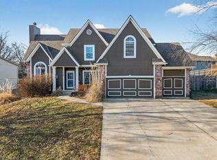 1008 SW Pacific Dr, Lees Summit, MO 64081