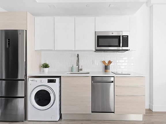 3rd image of 2006 Avenue V APT 7I