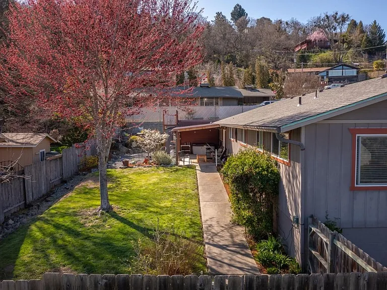 903 NW Hewitt Ln — Photo 13