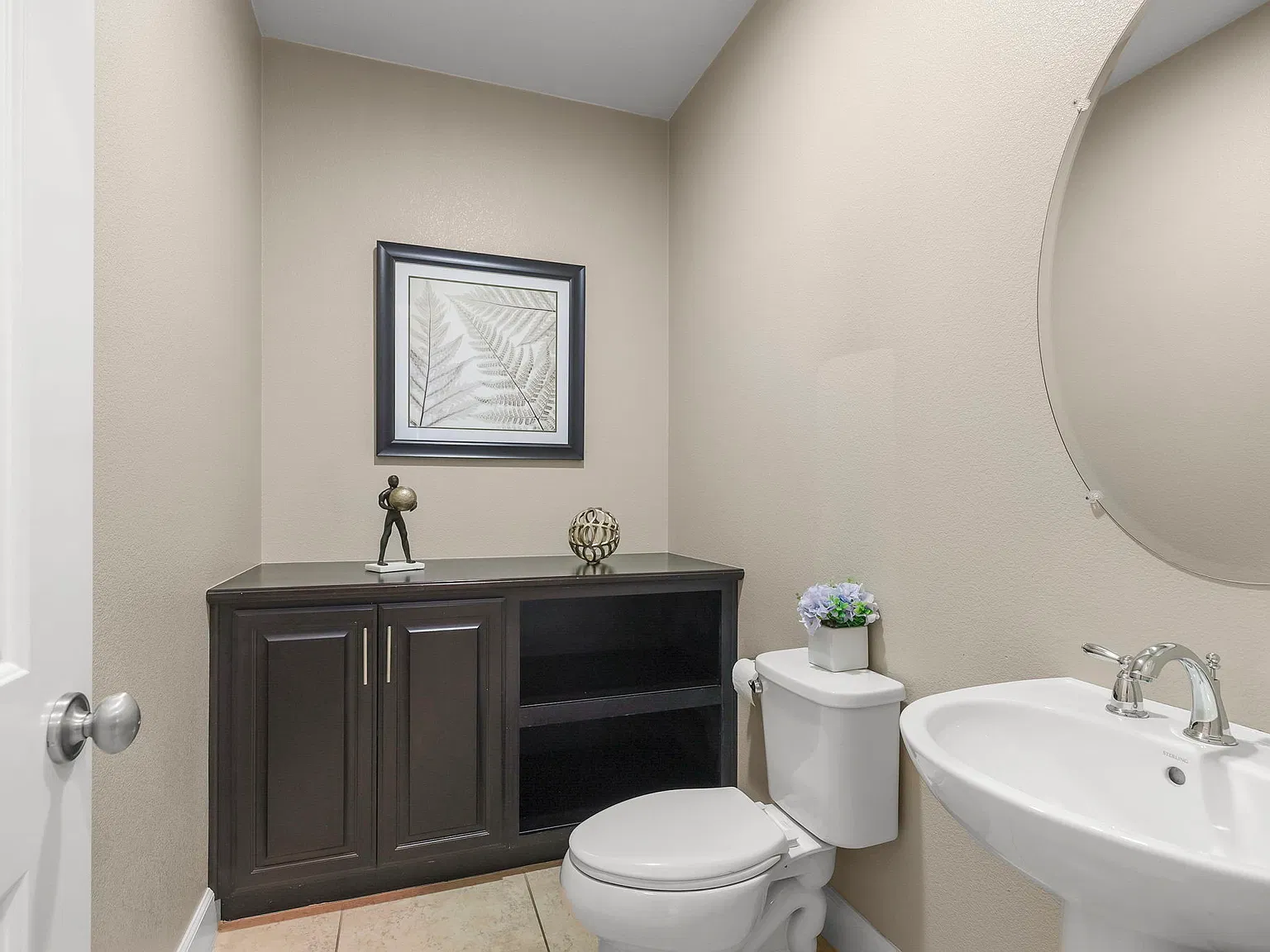 5 bed, 4.5 bath, 3974 sqft, $6,200 — Photo 4