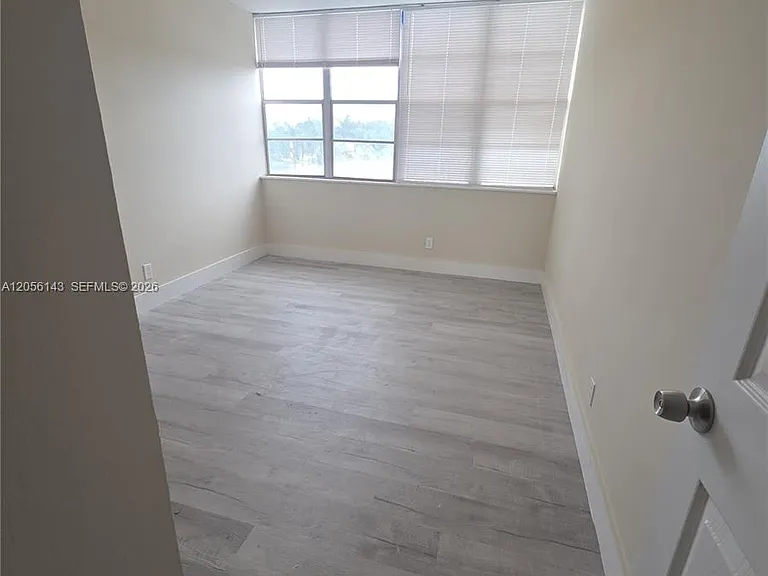 2025 NE 164th St #309 — Photo 13