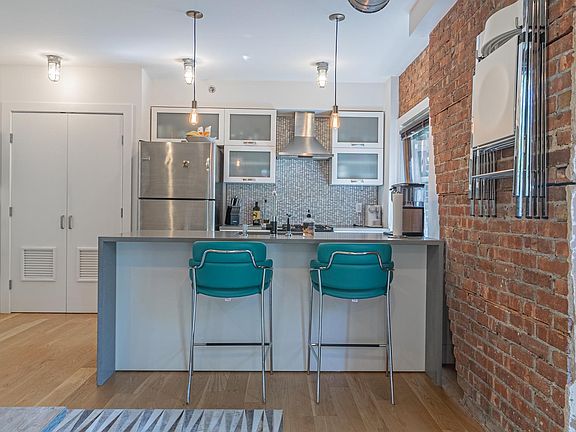 4th image of 16 Willow Ave APT 2A