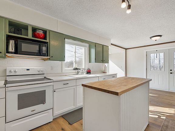 5th image of 22900 Grange Rd