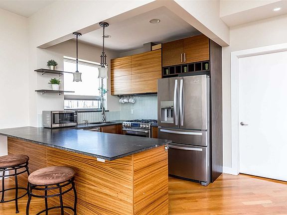 3rd image of 11-24 31st Ave #6E