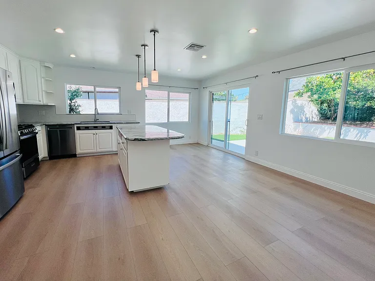 23992 Woodstone St — Photo 9