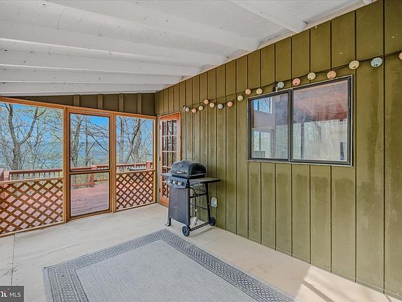 12th image of 494 Glenwood Ln