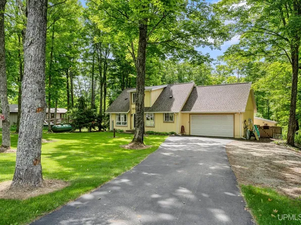 1658 Engman Lake Rd, Skandia, MI 49885