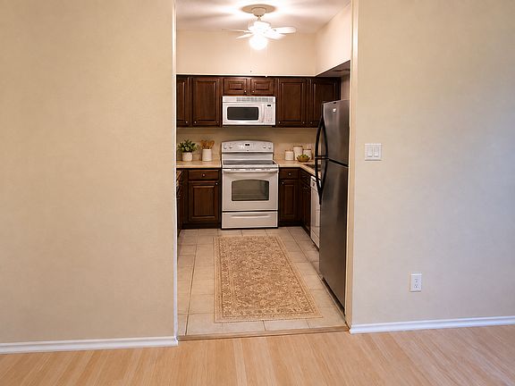 4th image of 412 Pebble Way APT 251