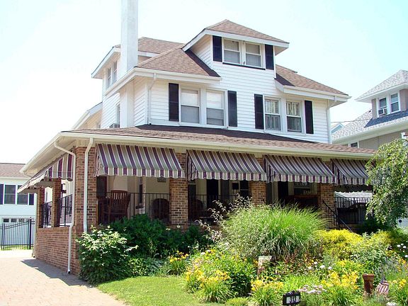 Only 2.5 Blocks to Beach