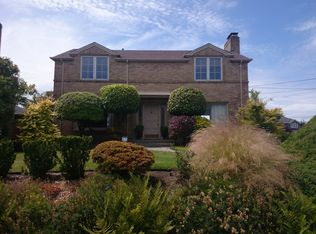 7319 33rd Ave NW, Seattle, WA 98117