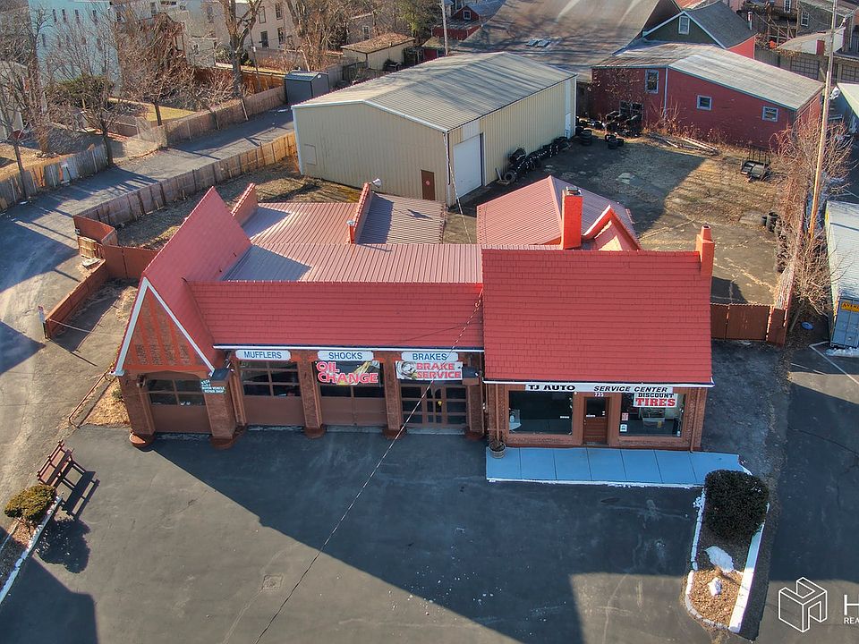1st image of 735 Columbia St