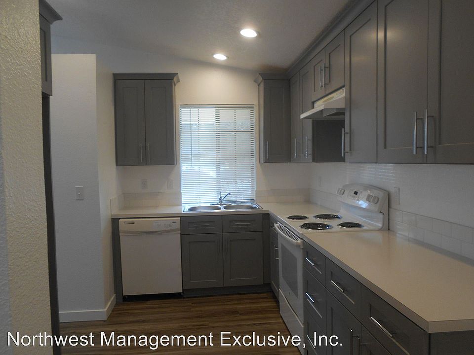 1st image of 9818 NE 63rd St
