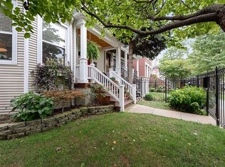 1933 W Wolfram St, Chicago, IL 60657