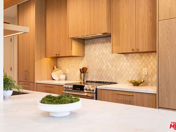 4th image of 2324 S Beverly Glen Blvd Unit 206