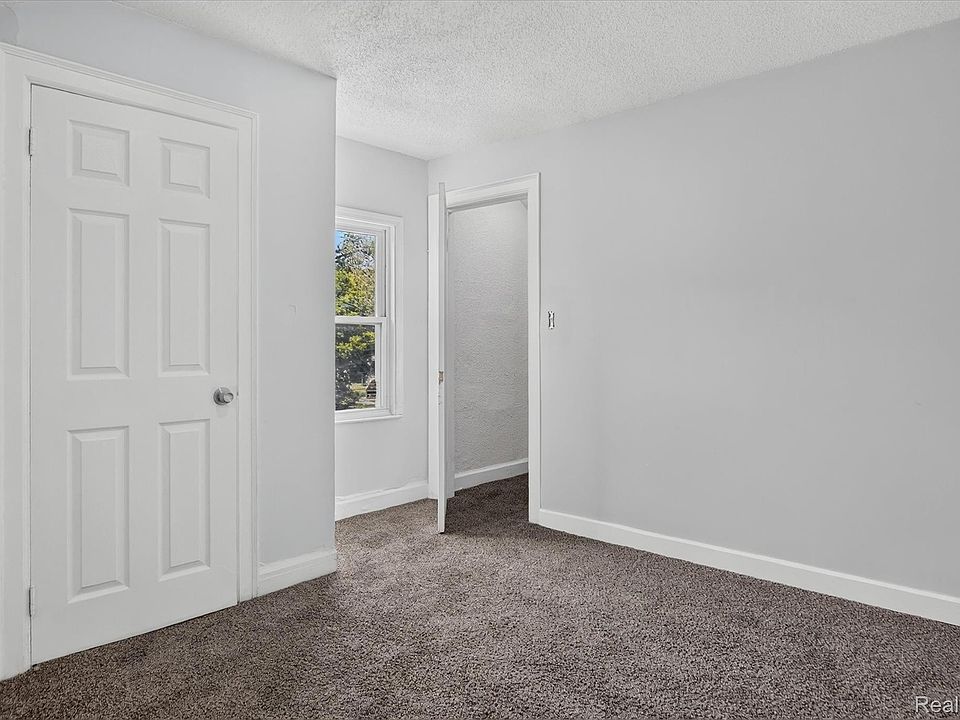 11641 Glastonbury Ave, photo 23