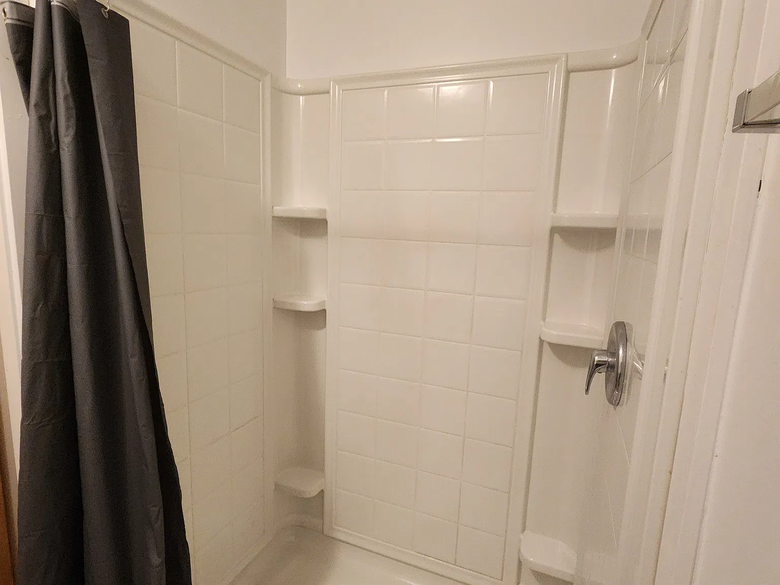 916 E Woodin Ave — Photo 2