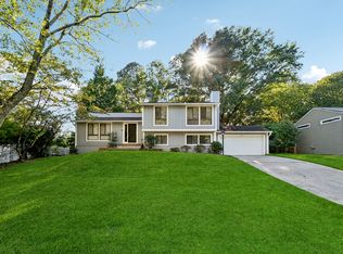 9795 N Pond Cir, Roswell, GA 30076